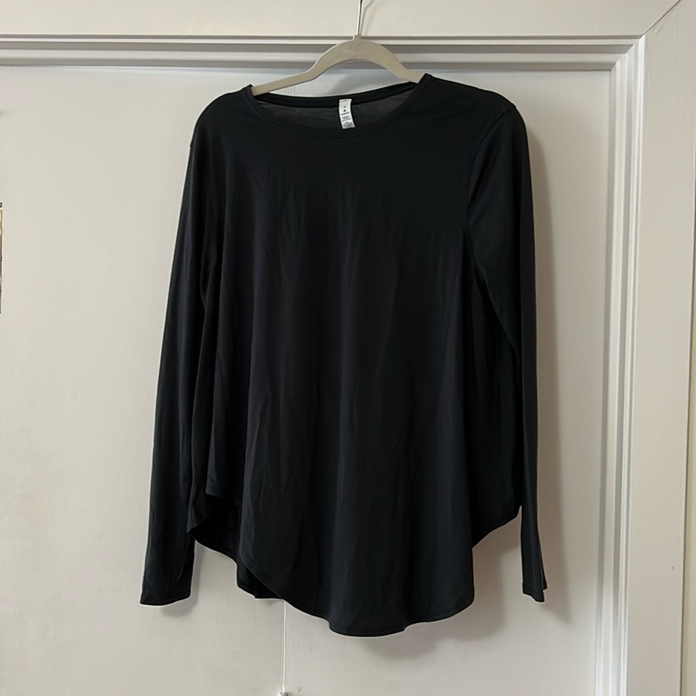 Lululemon size 8 black flowy long sleeve tshirt